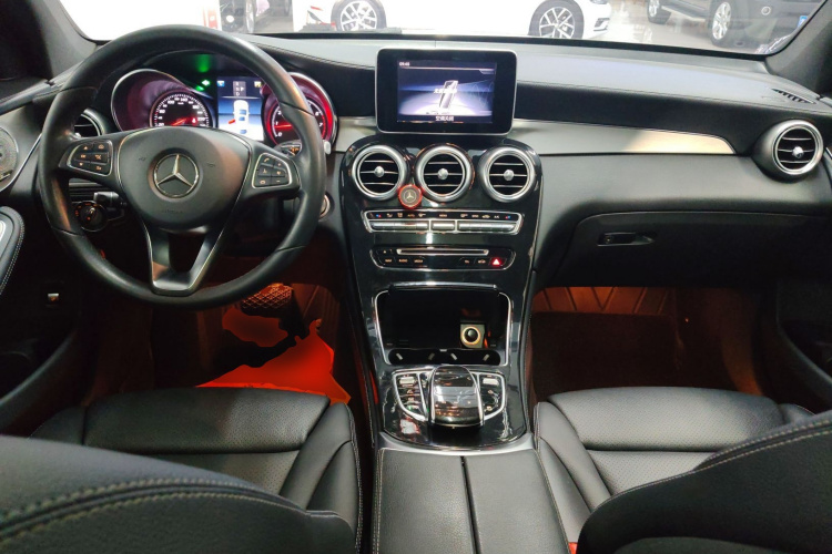 奔驰GLC轿跑 2017款 GLC 200 4MATIC 轿跑SUV中控内饰12