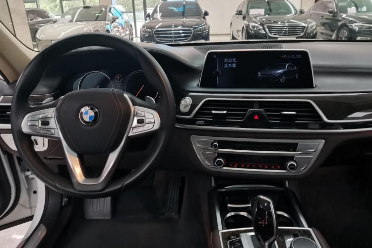 宝马7系 2016款 740Li 领先型中控内饰7001