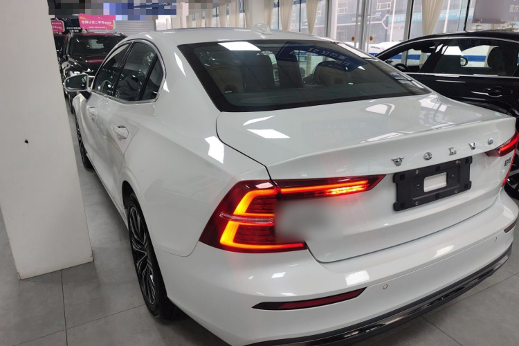 沃尔沃S60 2024款 B4 智远豪华版车身外观4