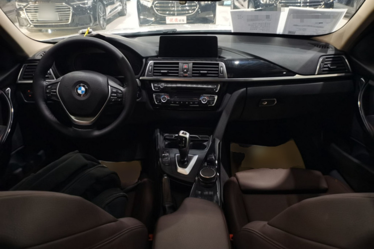 宝马3系 2019款 320Li 时尚型中控内饰12