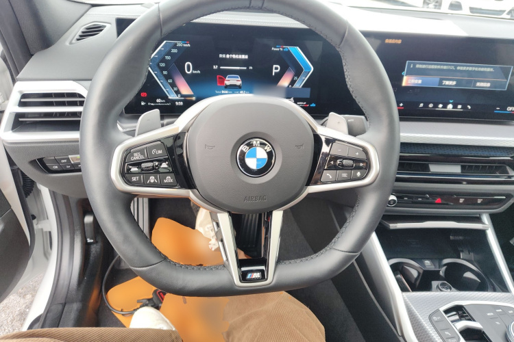 宝马3系 2025款 330Li 尊享型 M运动曜夜套装局部细节13