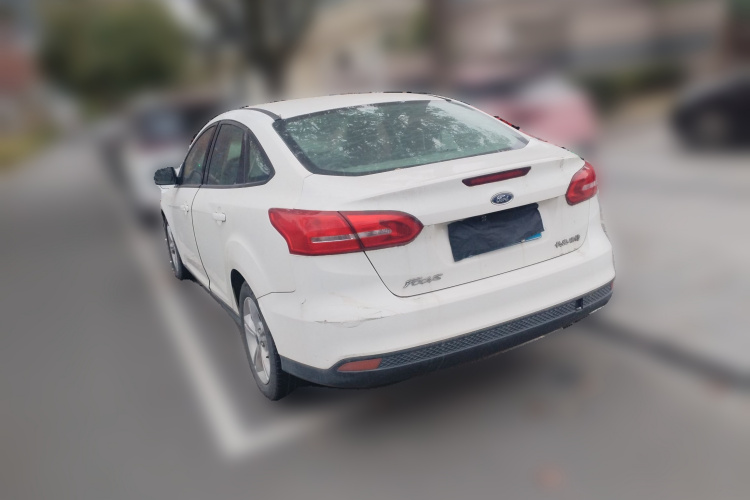 福特 福克斯 2015款 三厢 1.6L 自动舒适型车身外观5