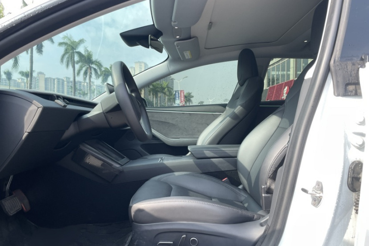 特斯拉 Model 3 2023款 长续航全轮驱动版中控内饰7012