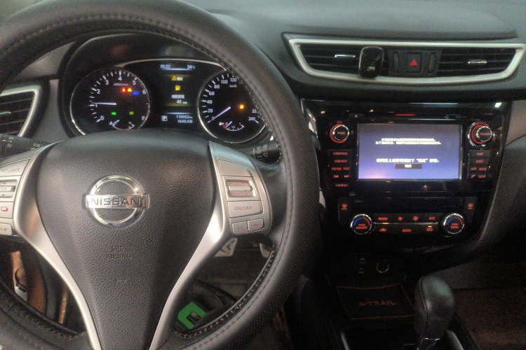 日产 奇骏 2014款 2.0L CVT智领版 2WD中控内饰7002