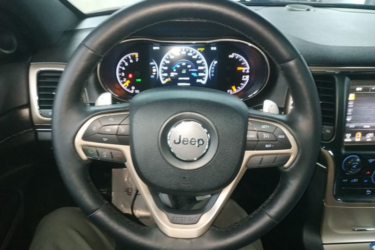 Jeep 大切诺基(进口) 2014款 3.6L 精英导航版中控内饰13