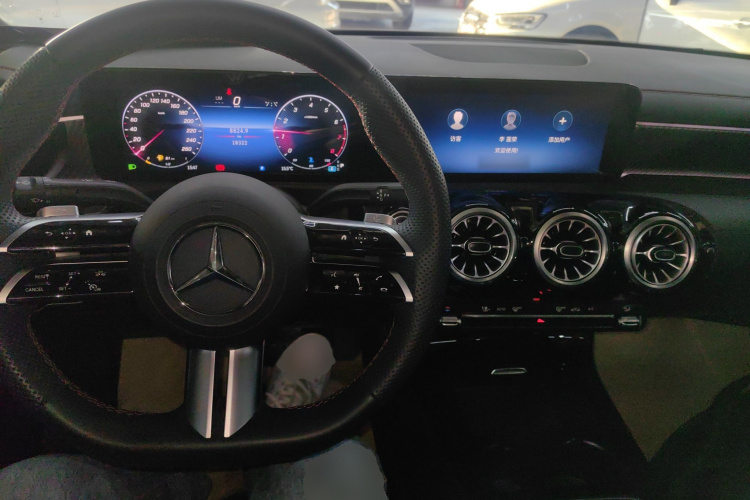 奔驰A级 2024款 改款 A 200 L 时尚型中控内饰12