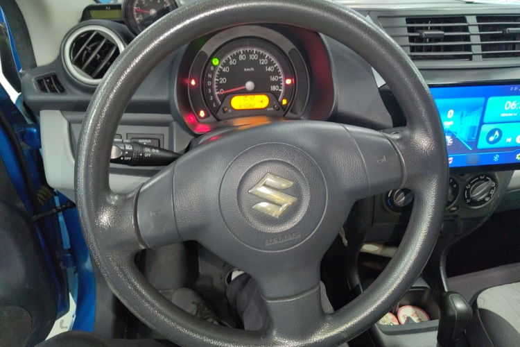 铃木 奥拓 2013款 1.0L 自动豪华型局部细节13