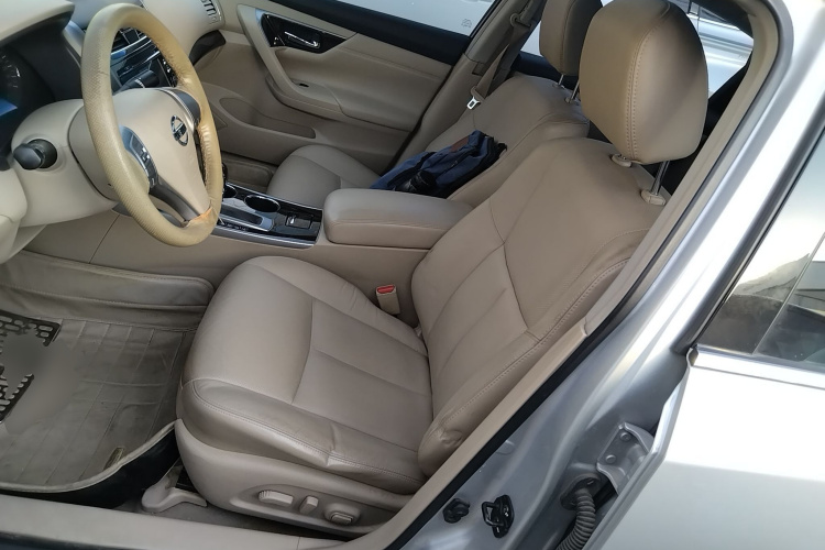 日产 天籁 2013款 2.0L XL舒适版中控内饰19