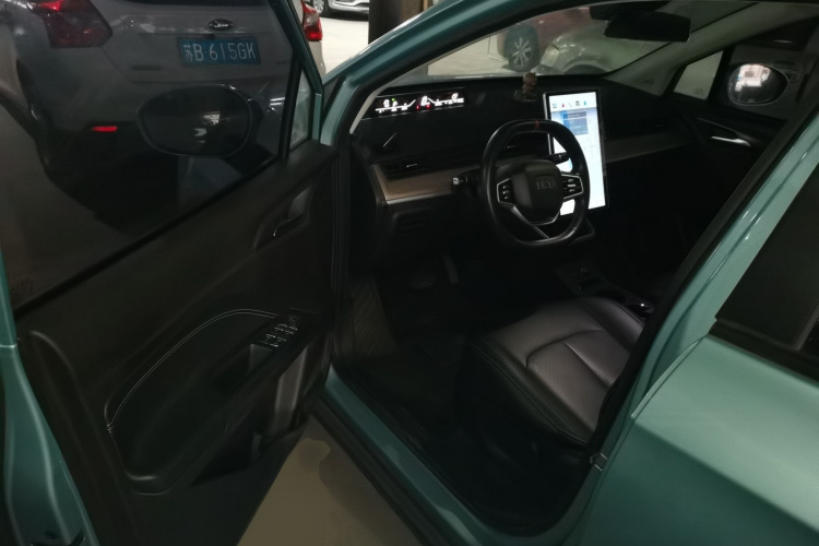 哪吒汽车 哪吒V 2022款 长续航行业定制版中控内饰7003