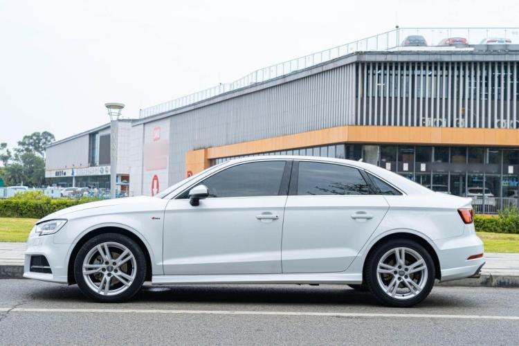 奥迪A3 2018款 30周年年型 Limousine 35 TFSI 时尚型车身外观6003