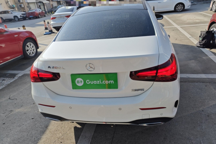 奔驰A级 2023款 A 200 L 时尚型车身外观6