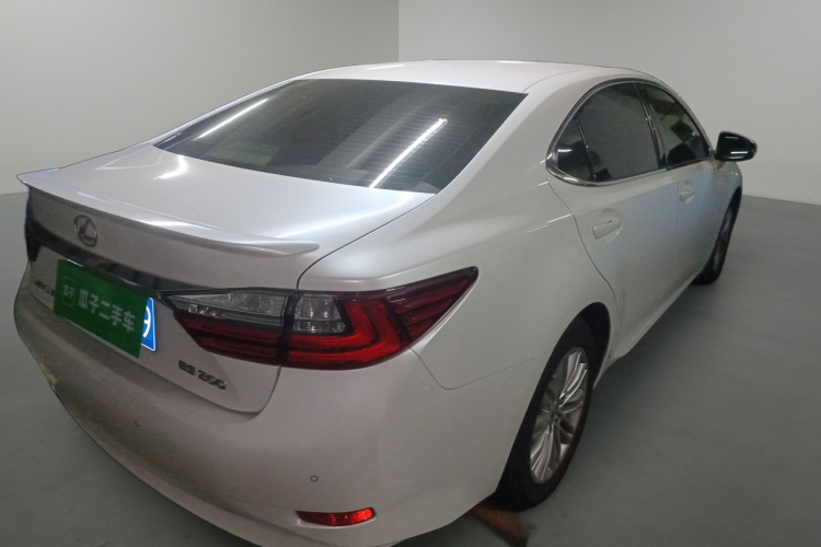 雷克萨斯ES 2015款 200 精英版车身外观7