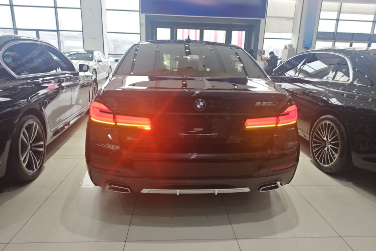 宝马5系 2023款 530Li xDrive M运动套装车身外观6