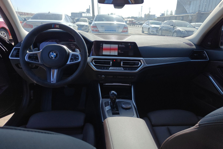 宝马3系 2020款 改款 325i M运动曜夜套装中控内饰12