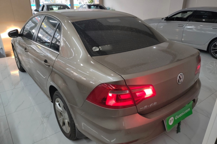 大众 宝来 2014款 1.6L 自动舒适型车身外观6