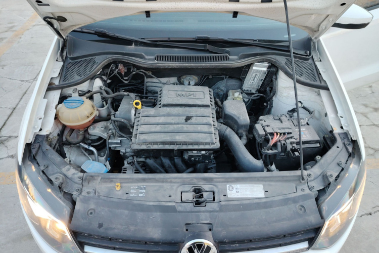 大众 Polo 2016款 1.4L 手动风尚型机舱底盘24