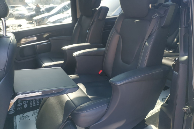 奔驰V级 2017款 V 260 L 尊贵加长版中控内饰7004
