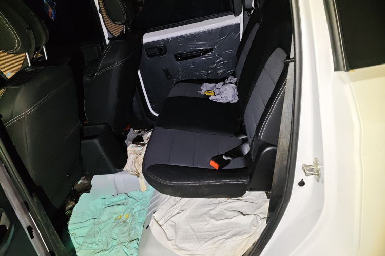 五菱汽车 五菱宏光PLUS 2020款 1.5L 手动标准型 5座中控内饰21