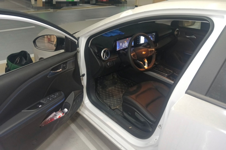 雪佛兰 科鲁泽 2023款 1.3T 轻混自动尊享版中控内饰20