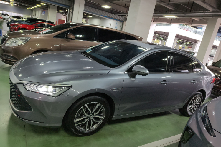 比亚迪 秦PLUS 2021款 DM-i 120KM 旗舰型车身外观4