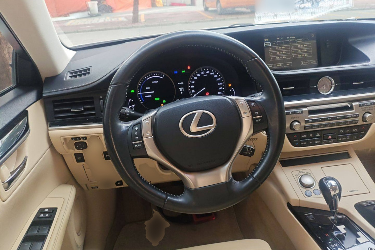 雷克萨斯ES 2013款 300h 精英版局部细节13