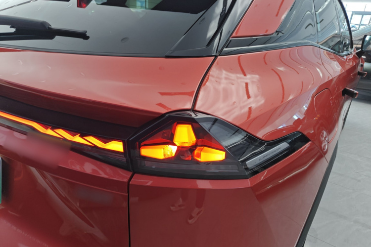 深蓝汽车 深蓝S07 2024款 215Max 乾崑智驾ADS SE增程版车身外观9