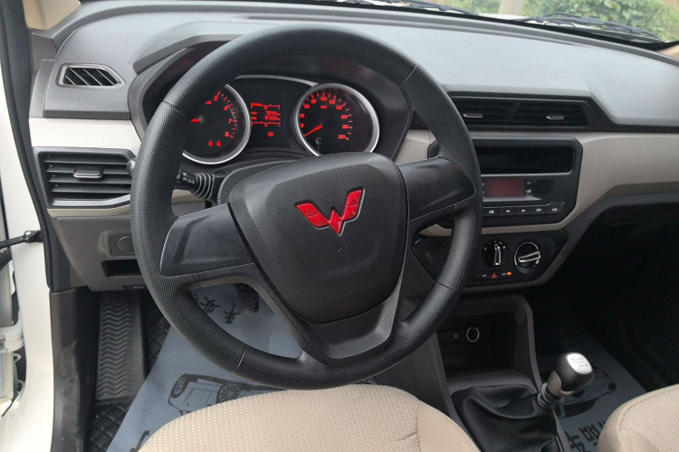 五菱汽车 五菱宏光 2021款 1.5L S标准型LAR中控内饰7003