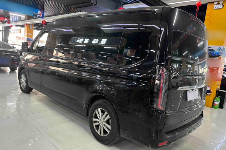 福田 2024款 图雅诺大V PRO 高级小客  2.0T手动长轴中顶 后单胎7/9座车身外观6003