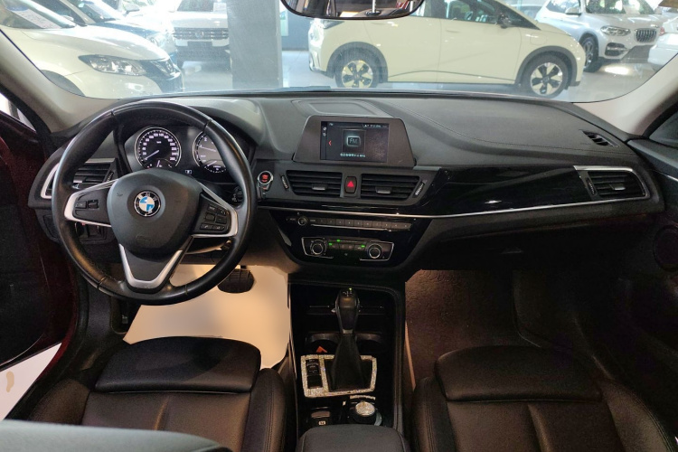 宝马1系 2018款 118i 运动型中控内饰12