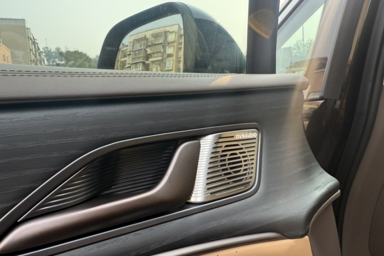 腾势D9 2022款 DM-i 970 四驱尊荣型中控内饰7006