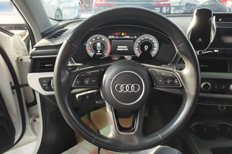 奥迪A4L 2022款 40 TFSI 时尚动感型中控内饰13