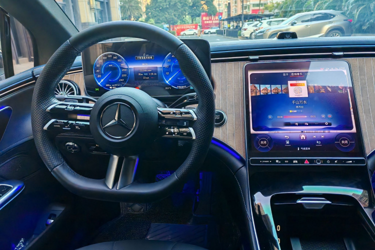 奔驰EQE 2022款 350 先锋版中控内饰7004
