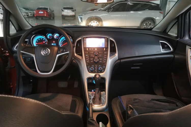 别克 英朗 2014款 XT 1.6L 自动时尚版中控内饰12