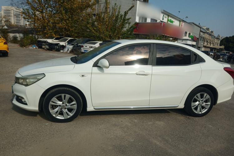 广汽传祺 传祺GA3S视界 2014款 1.6L 自动豪华ESP版车身外观4