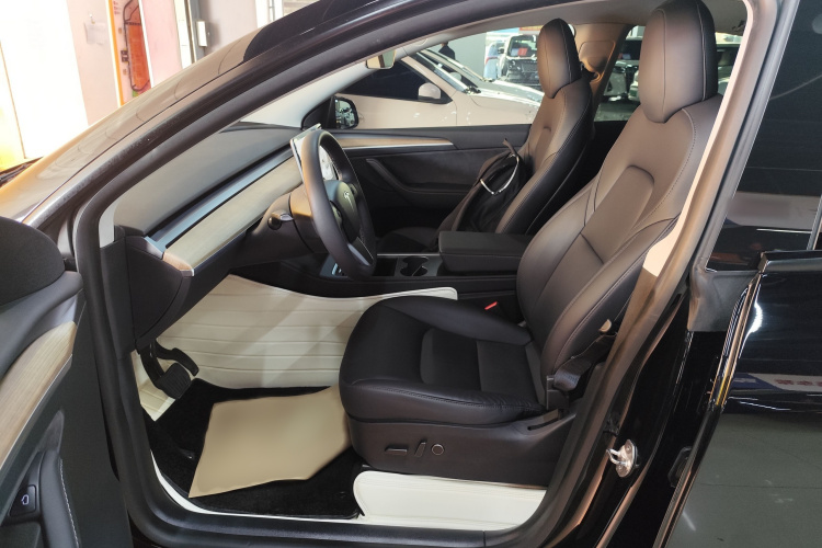 特斯拉 Model Y 2021款 标准续航后驱版局部细节19