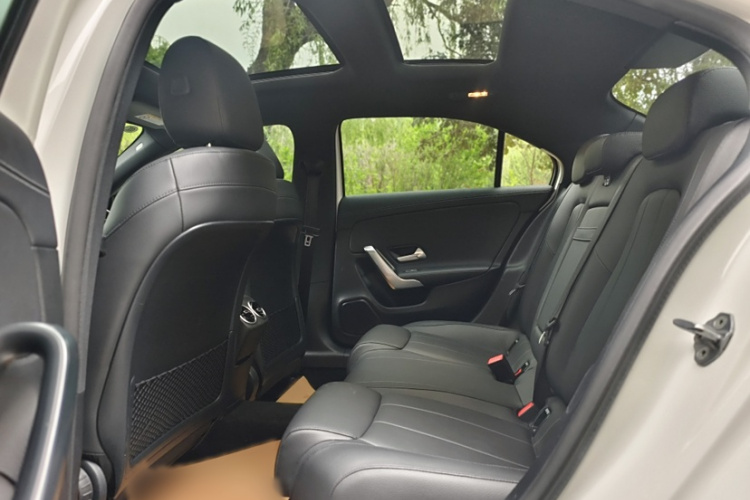 奔驰A级 2020款 改款 A 180 L 运动轿车中控内饰7003