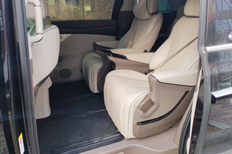 腾势D9 2022款 DM-i 1040 尊贵型中控内饰21