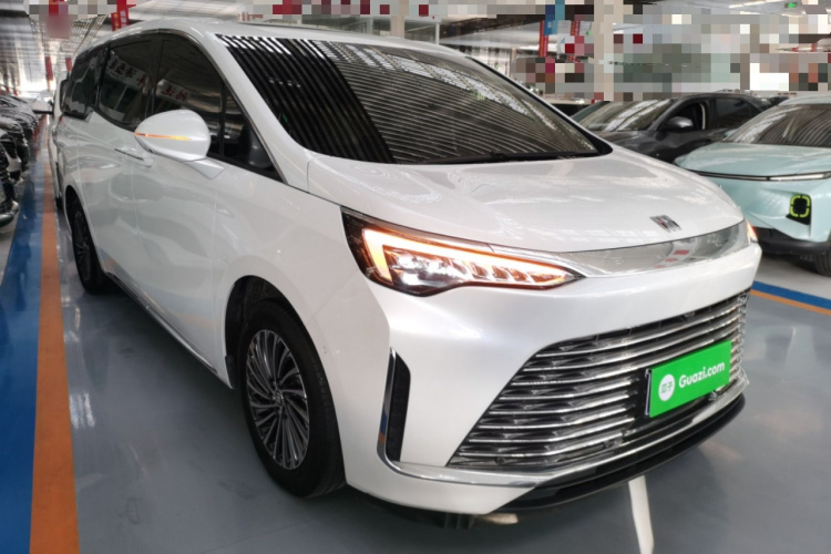 别克 世纪 2023款 2.0T 七座臻享款车身外观3