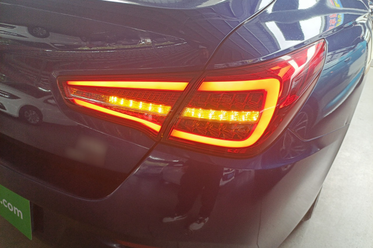 红旗H5 2020款 1.5T DCT旗韵版车身外观9