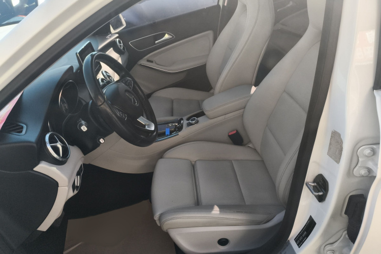 奔驰GLA 2016款 GLA 200 动感型局部细节19