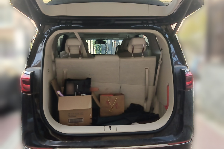 别克GL8 2020款 Avenir艾维亚 七座亲礼版中控内饰23