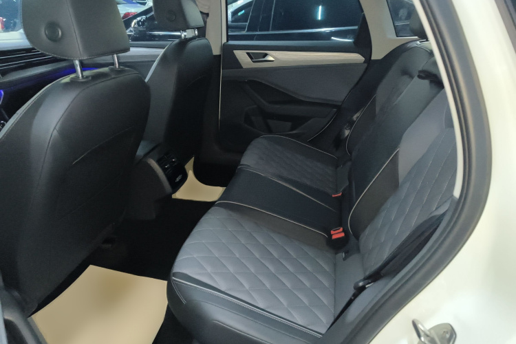 大众 速腾 2025款 改款 300TSI DSG超越版中控内饰7004