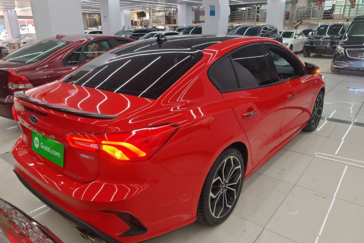 福特 福克斯 2021款 三厢 EcoBoost 180 自动ST Line车身外观7