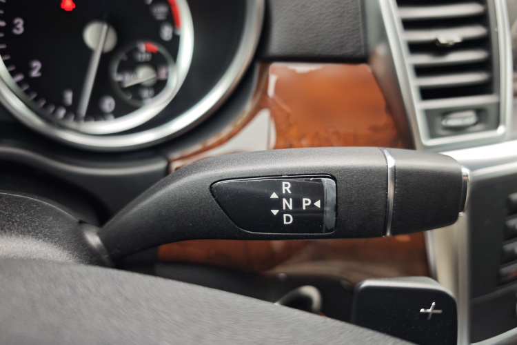 奔驰M级 2012款 ML 350 豪华型局部细节18