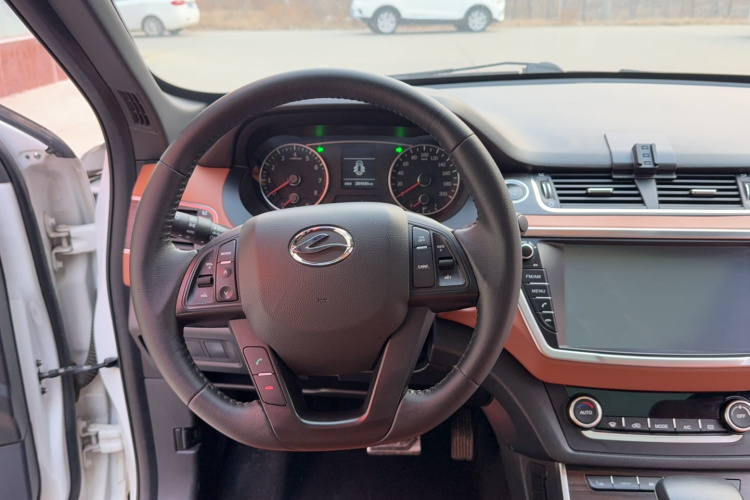 陆风X7 2018款 劲越 1.5T 全景尊贵型中控内饰7004