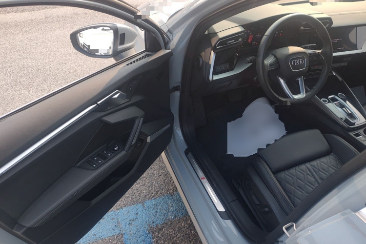 奥迪A3 2025款 A3L Limousine 35TFSI 飞驰尊享型中控内饰20