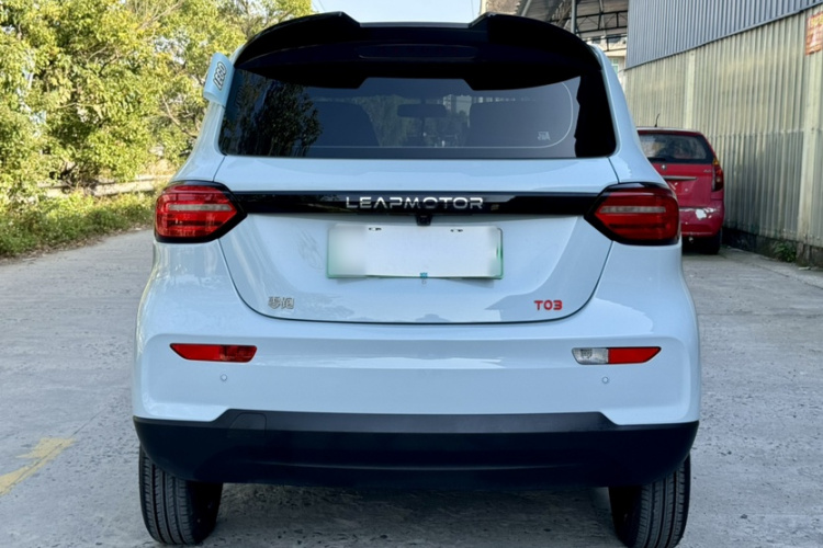 零跑汽车 零跑T03 2023款 403轻享版车身外观6013