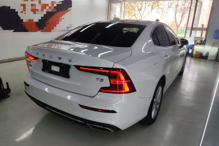 沃尔沃S60 2021款 T3 智行豪华版车身外观7