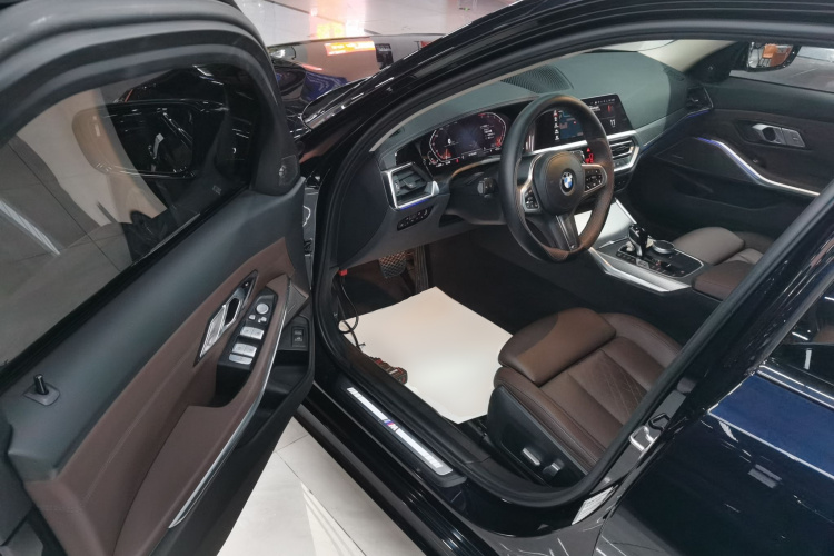 宝马3系 2022款 改款 325Li M运动曜夜套装中控内饰7003