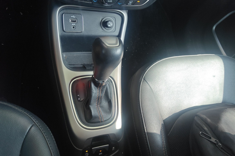 Jeep 指南者 2017款 200T 自动家享版局部细节18